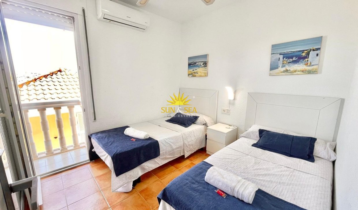 Alquiler a largo plazo - Villa / Semi separado - La Manga del Mar Menor - La Manga Del Mar Menor
