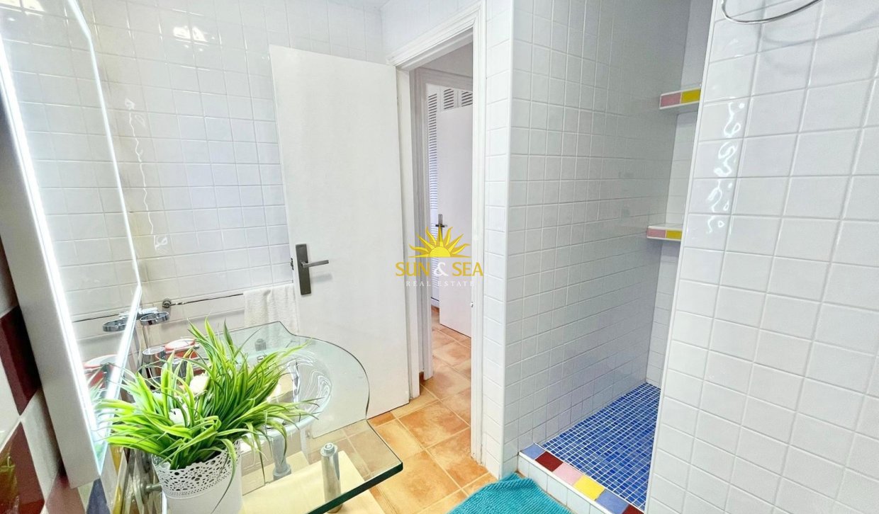 Alquiler a largo plazo - Villa / Semi separado - La Manga del Mar Menor - La Manga Del Mar Menor