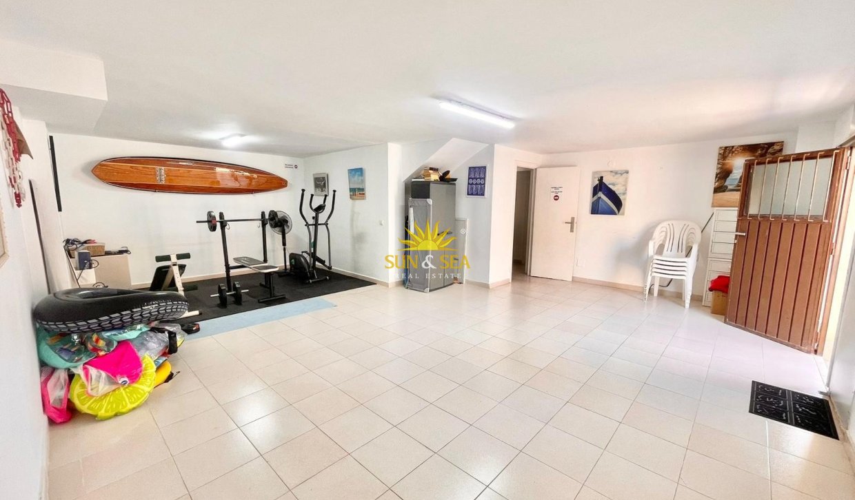 Alquiler a largo plazo - Villa / Semi separado - La Manga del Mar Menor - La Manga Del Mar Menor