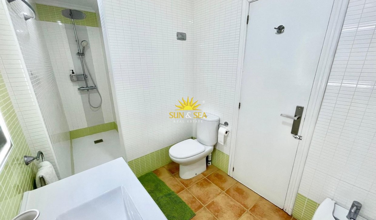 Alquiler a largo plazo - Villa / Semi separado - La Manga del Mar Menor - La Manga Del Mar Menor