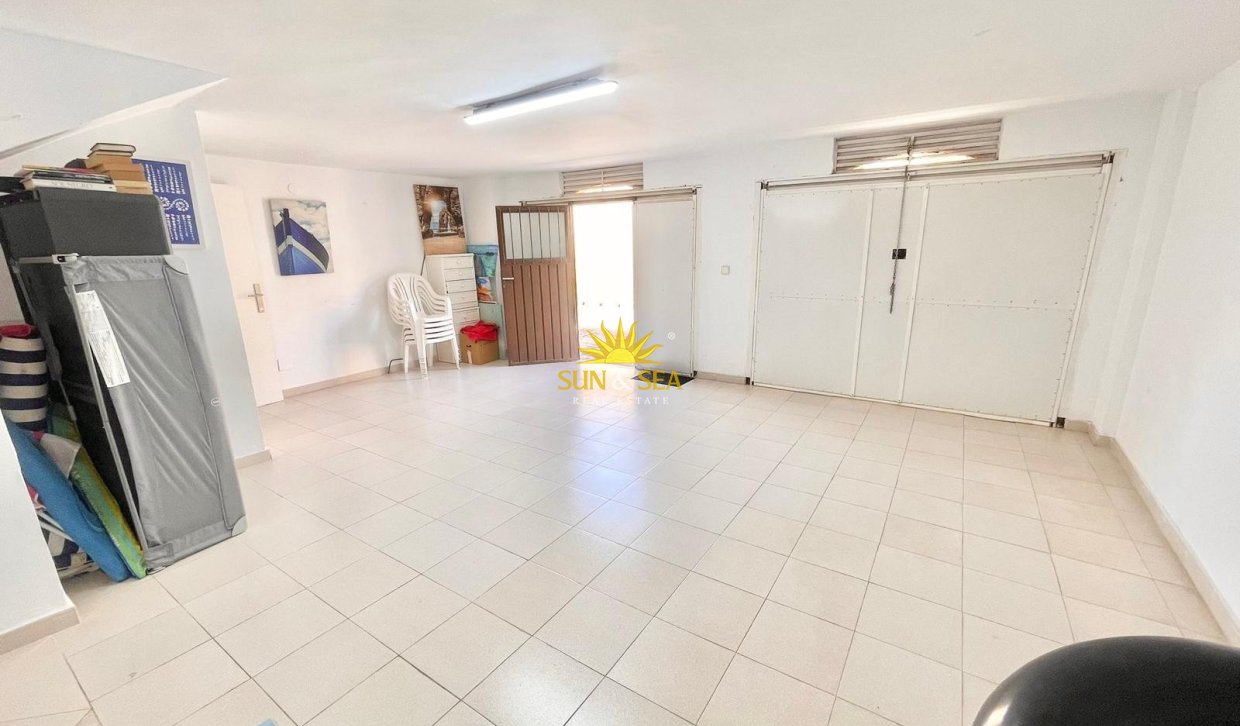 Alquiler a largo plazo - Villa / Semi separado - La Manga del Mar Menor - La Manga Del Mar Menor