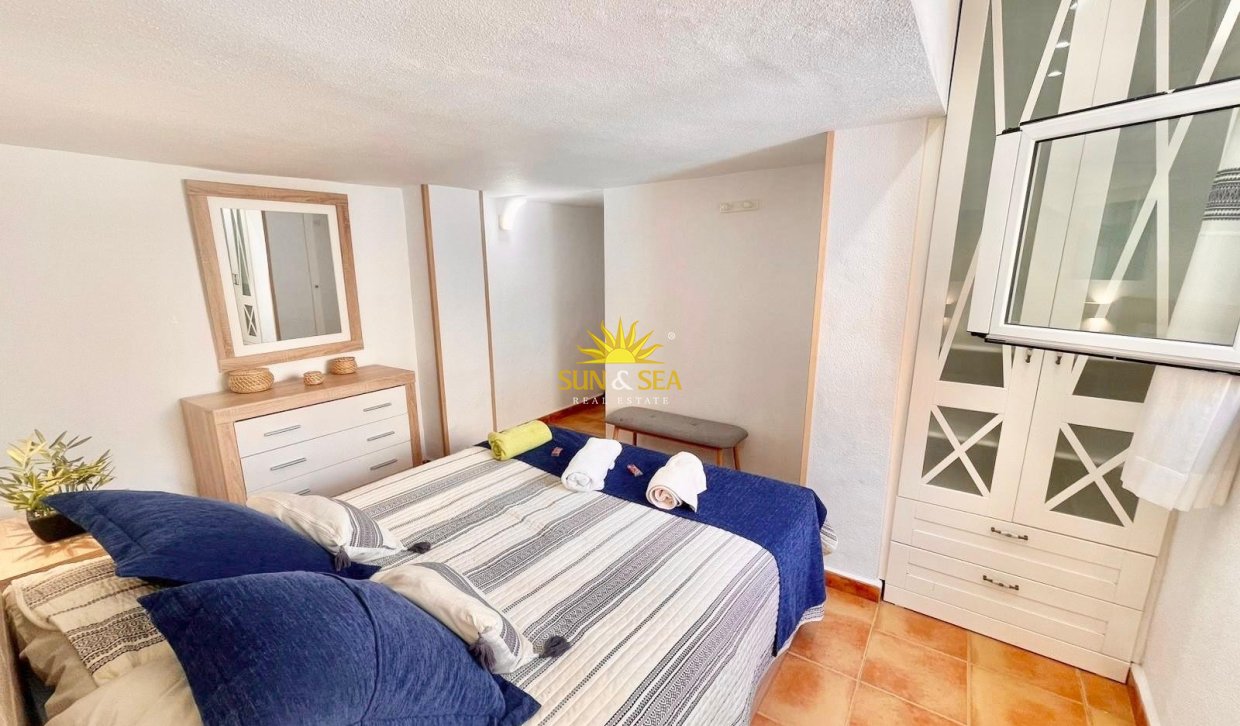 Alquiler a largo plazo - Villa / Semi separado - La Manga del Mar Menor - La Manga Del Mar Menor