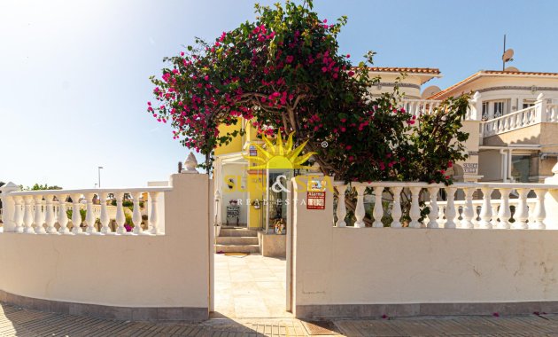Wiederverkauf - Villa / Doppelhaushälfte - Orihuela Costa - La Regia