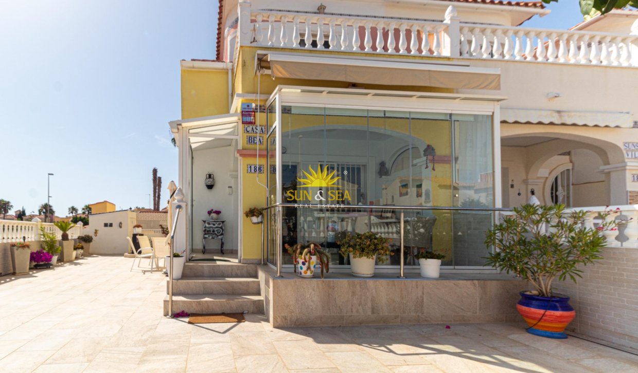 Wiederverkauf - Villa / Doppelhaushälfte - Orihuela Costa - La Regia
