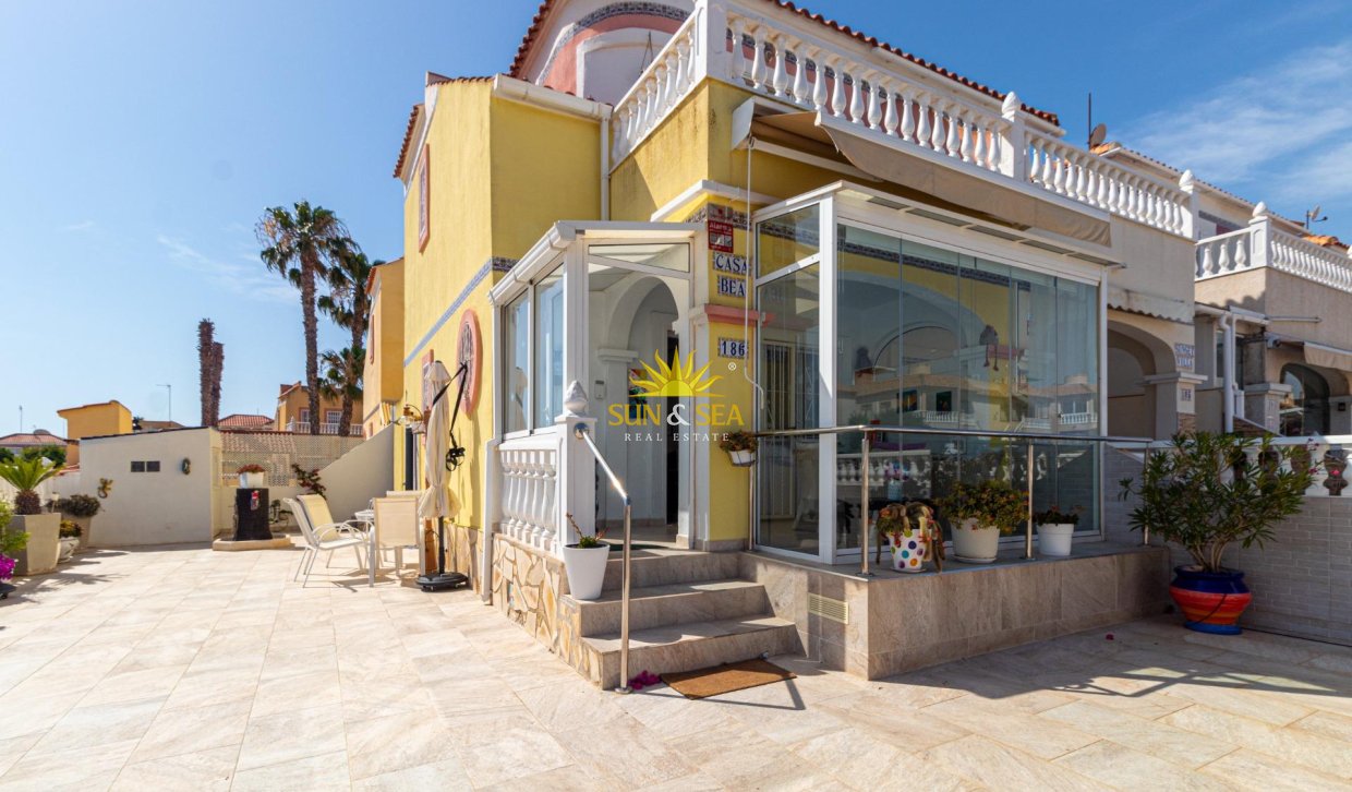 Wiederverkauf - Villa / Doppelhaushälfte - Orihuela Costa - La Regia