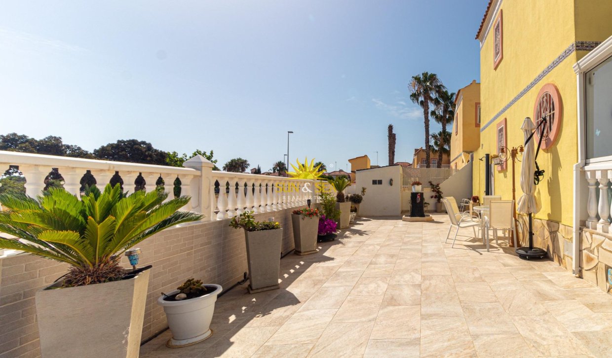 Wiederverkauf - Villa / Doppelhaushälfte - Orihuela Costa - La Regia