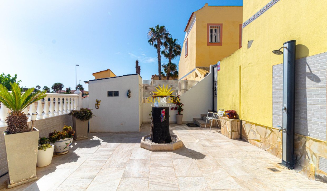 Wiederverkauf - Villa / Doppelhaushälfte - Orihuela Costa - La Regia