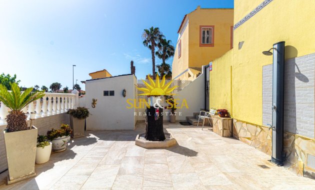 Wiederverkauf - Villa / Doppelhaushälfte - Orihuela Costa - La Regia