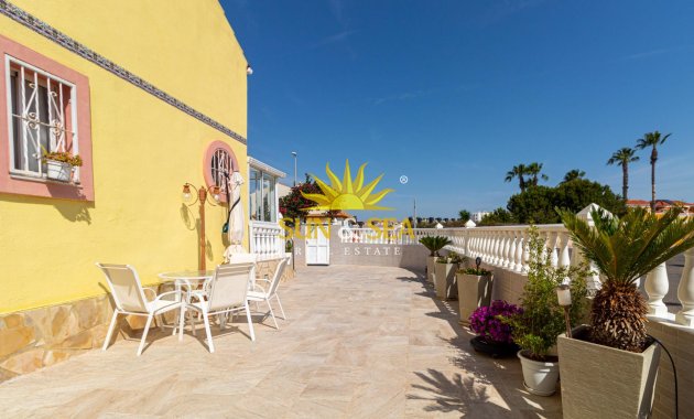 Wiederverkauf - Villa / Doppelhaushälfte - Orihuela Costa - La Regia