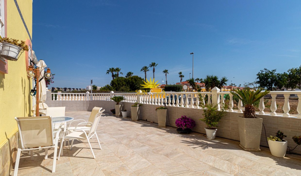 Wiederverkauf - Villa / Doppelhaushälfte - Orihuela Costa - La Regia
