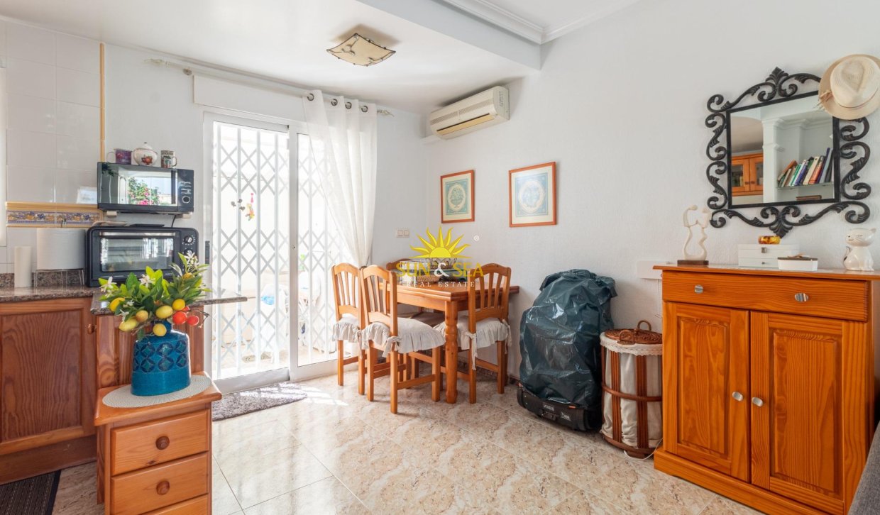 Wiederverkauf - Villa / Doppelhaushälfte - Orihuela Costa - La Regia