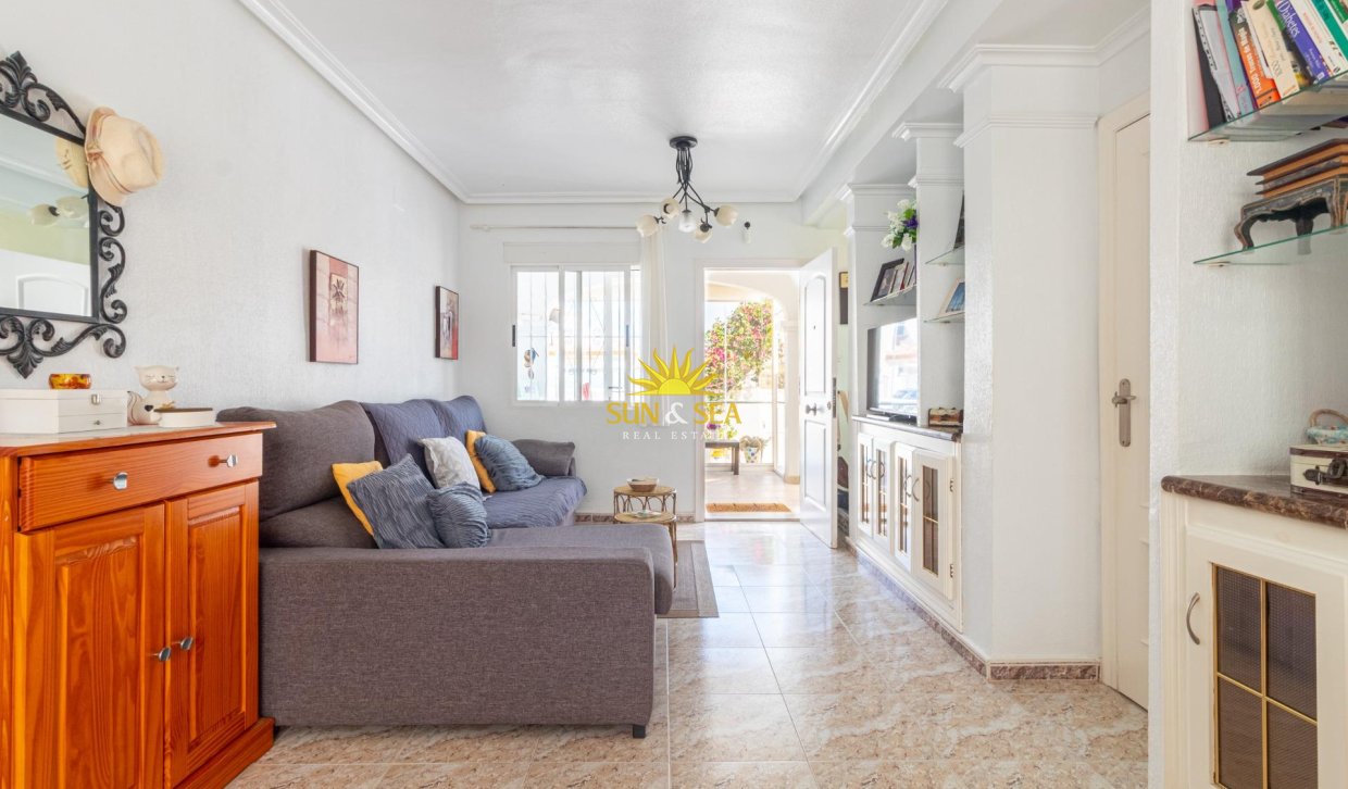 Wiederverkauf - Villa / Doppelhaushälfte - Orihuela Costa - La Regia