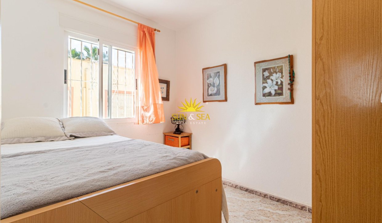 Wiederverkauf - Villa / Doppelhaushälfte - Orihuela Costa - La Regia