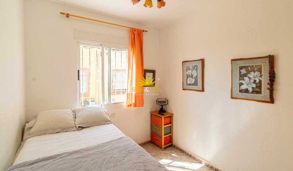 Wiederverkauf - Villa / Doppelhaushälfte - Orihuela Costa - La Regia