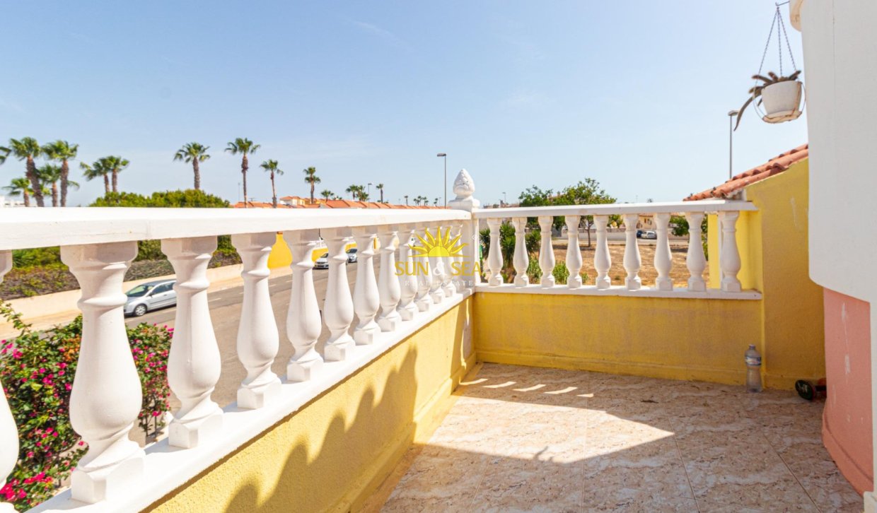 Wiederverkauf - Villa / Doppelhaushälfte - Orihuela Costa - La Regia