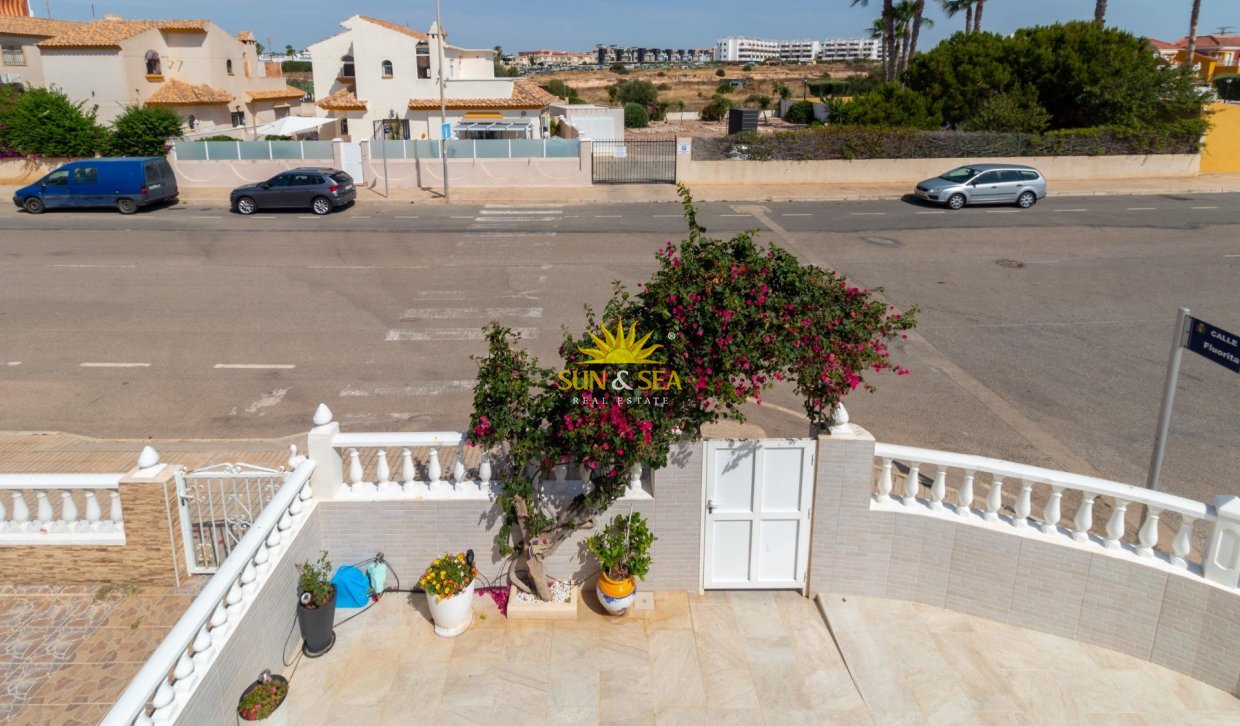 Wiederverkauf - Villa / Doppelhaushälfte - Orihuela Costa - La Regia