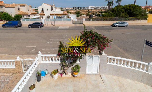 Wiederverkauf - Villa / Doppelhaushälfte - Orihuela Costa - La Regia