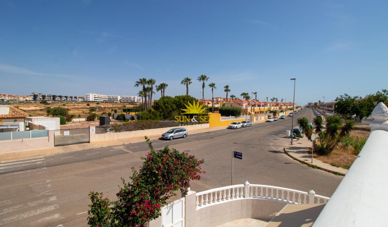 Wiederverkauf - Villa / Doppelhaushälfte - Orihuela Costa - La Regia