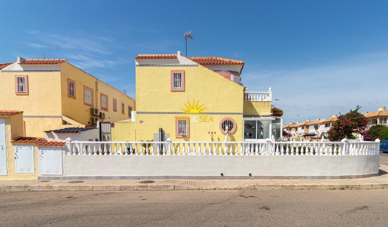 Wiederverkauf - Villa / Doppelhaushälfte - Orihuela Costa - La Regia
