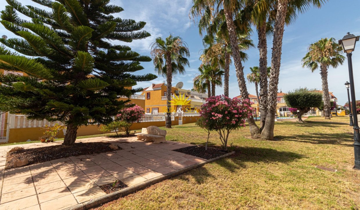 Wiederverkauf - Villa / Doppelhaushälfte - Orihuela Costa - La Regia