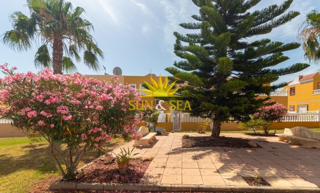 Wiederverkauf - Villa / Doppelhaushälfte - Orihuela Costa - La Regia