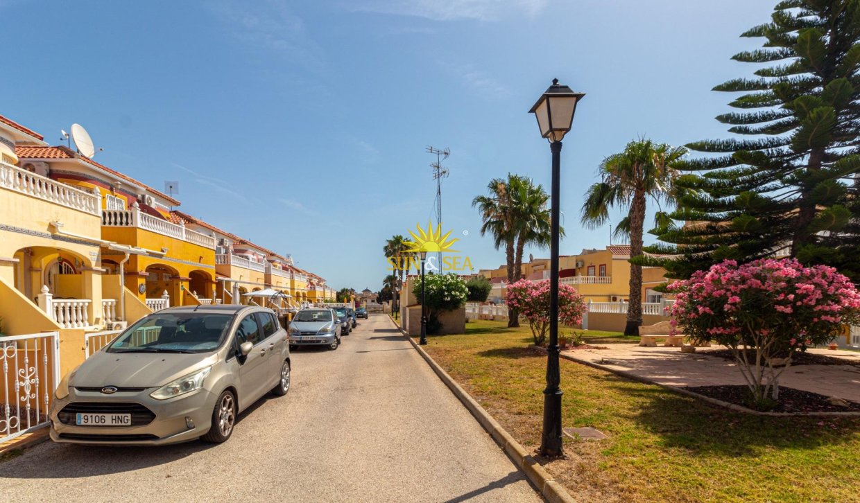 Wiederverkauf - Villa / Doppelhaushälfte - Orihuela Costa - La Regia