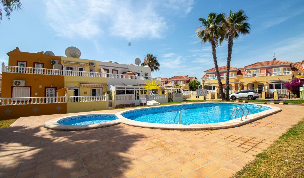Wiederverkauf - Villa / Doppelhaushälfte - Orihuela Costa - La Regia