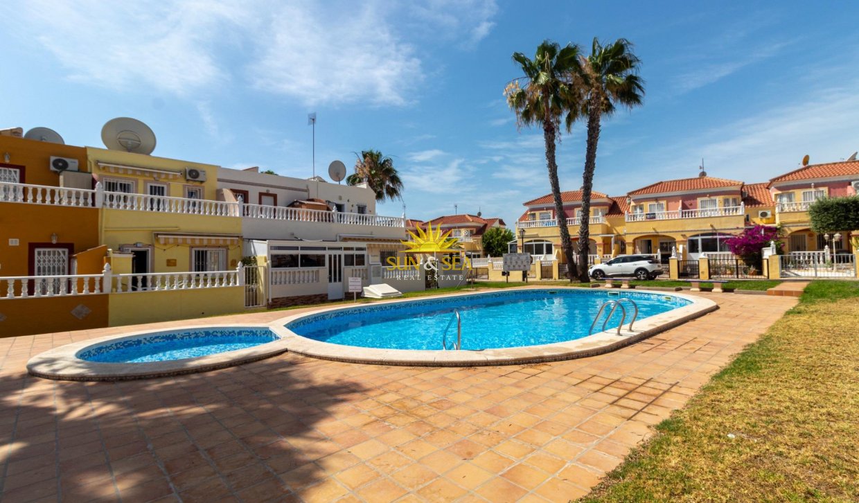 Wiederverkauf - Villa / Doppelhaushälfte - Orihuela Costa - La Regia