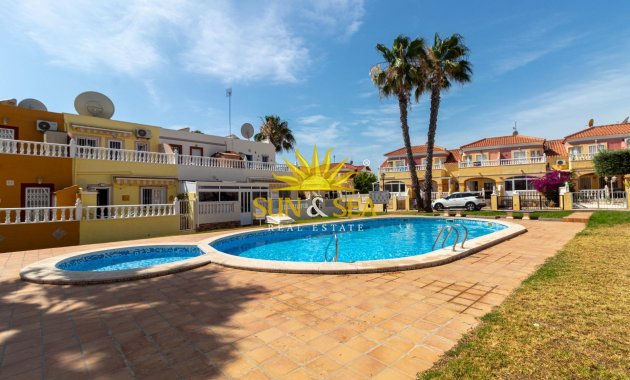 Wiederverkauf - Villa / Doppelhaushälfte - Orihuela Costa - La Regia