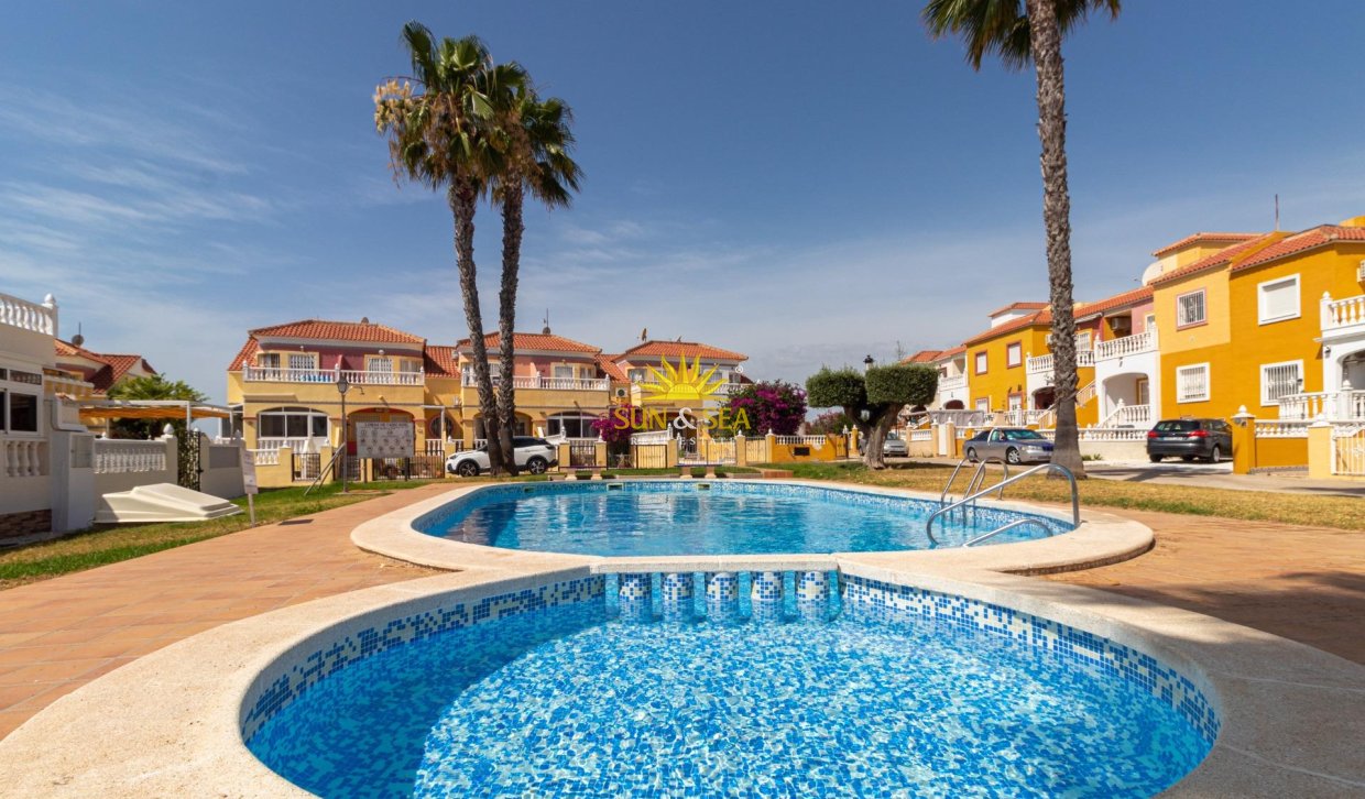 Wiederverkauf - Villa / Doppelhaushälfte - Orihuela Costa - La Regia
