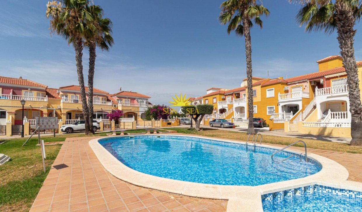 Wiederverkauf - Villa / Doppelhaushälfte - Orihuela Costa - La Regia