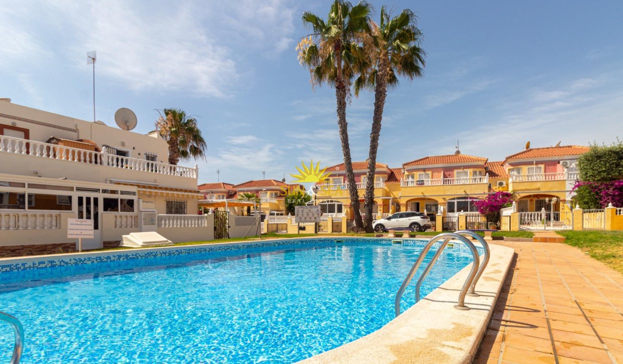 Wiederverkauf - Villa / Doppelhaushälfte - Orihuela Costa - La Regia