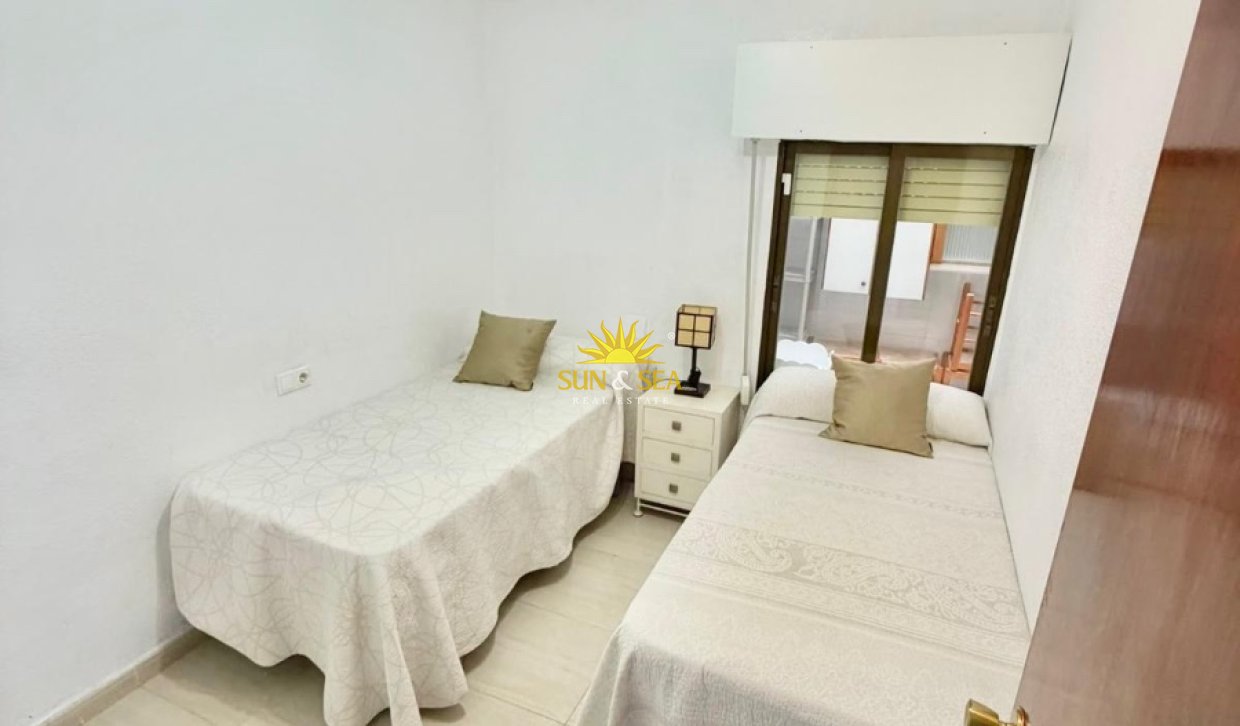 Location à long terme - Appartement - Torrevieja - Playa de los Naufragos