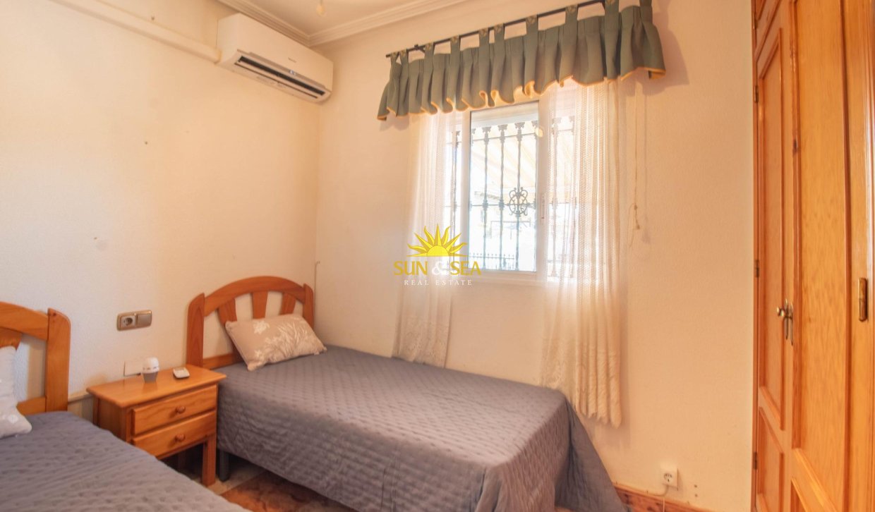 Revente - Villa / Semi détaché - Orihuela Costa - La Zenia