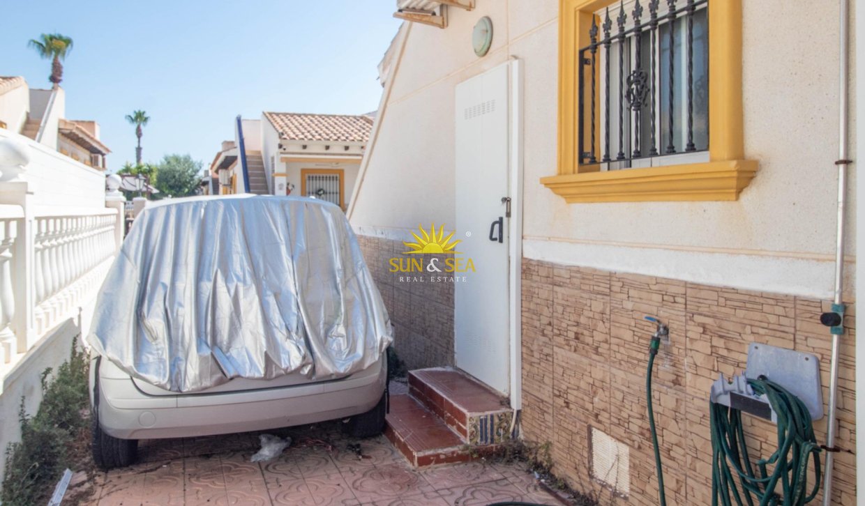Revente - Villa / Semi détaché - Orihuela Costa - La Zenia