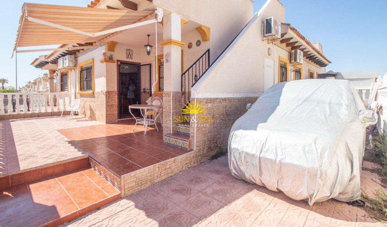 Revente - Villa / Semi détaché - Orihuela Costa - La Zenia