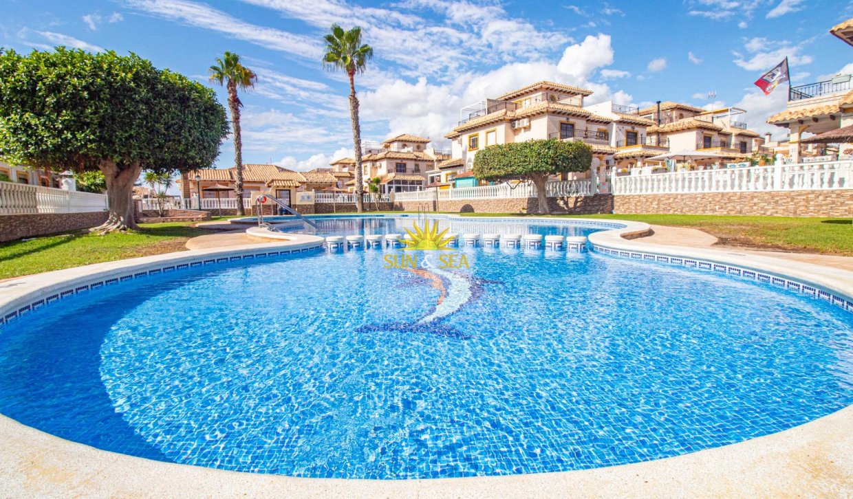 Revente - Villa / Semi détaché - Orihuela Costa - La Zenia