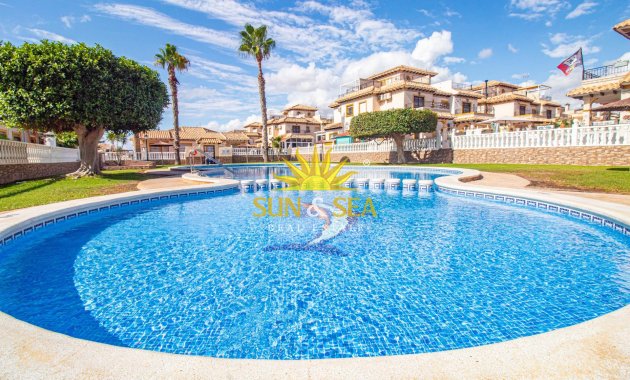 Revente - Villa / Semi détaché - Orihuela Costa - La Zenia