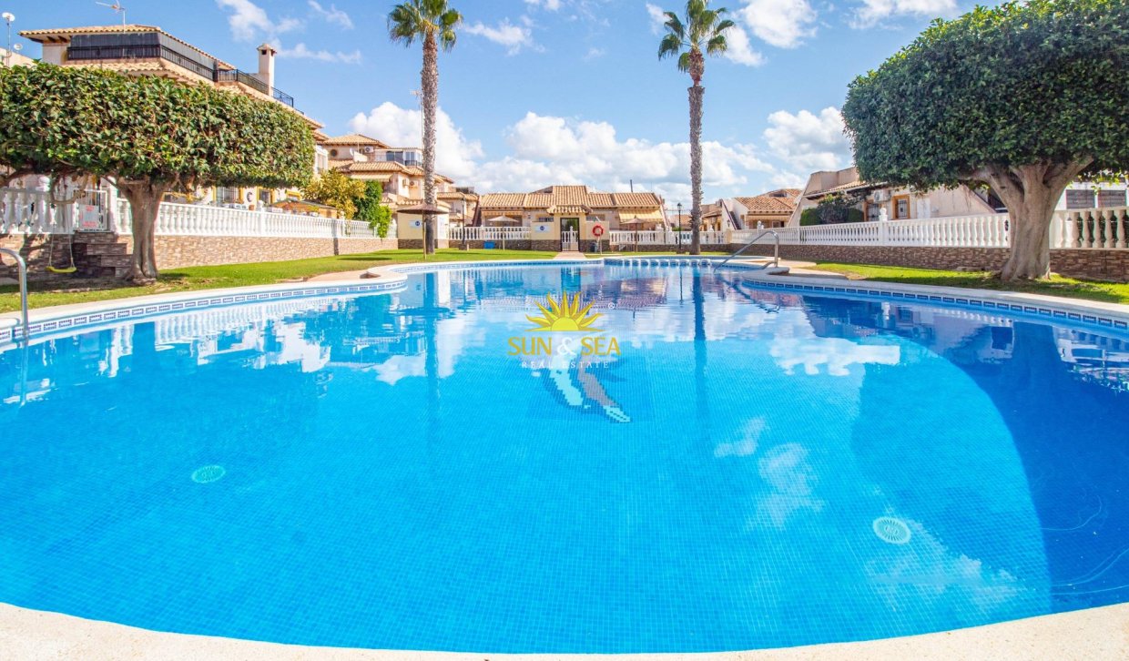 Revente - Villa / Semi détaché - Orihuela Costa - La Zenia