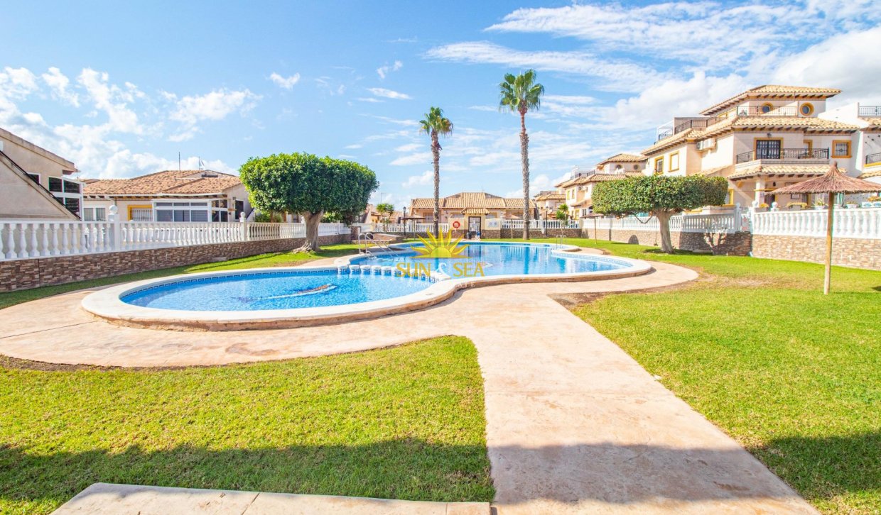 Revente - Villa / Semi détaché - Orihuela Costa - La Zenia