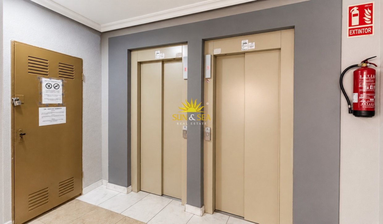 Wiederverkauf - Wohnung - Torrevieja - Centro