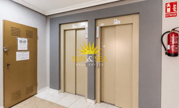 Wiederverkauf - Wohnung - Torrevieja - Centro
