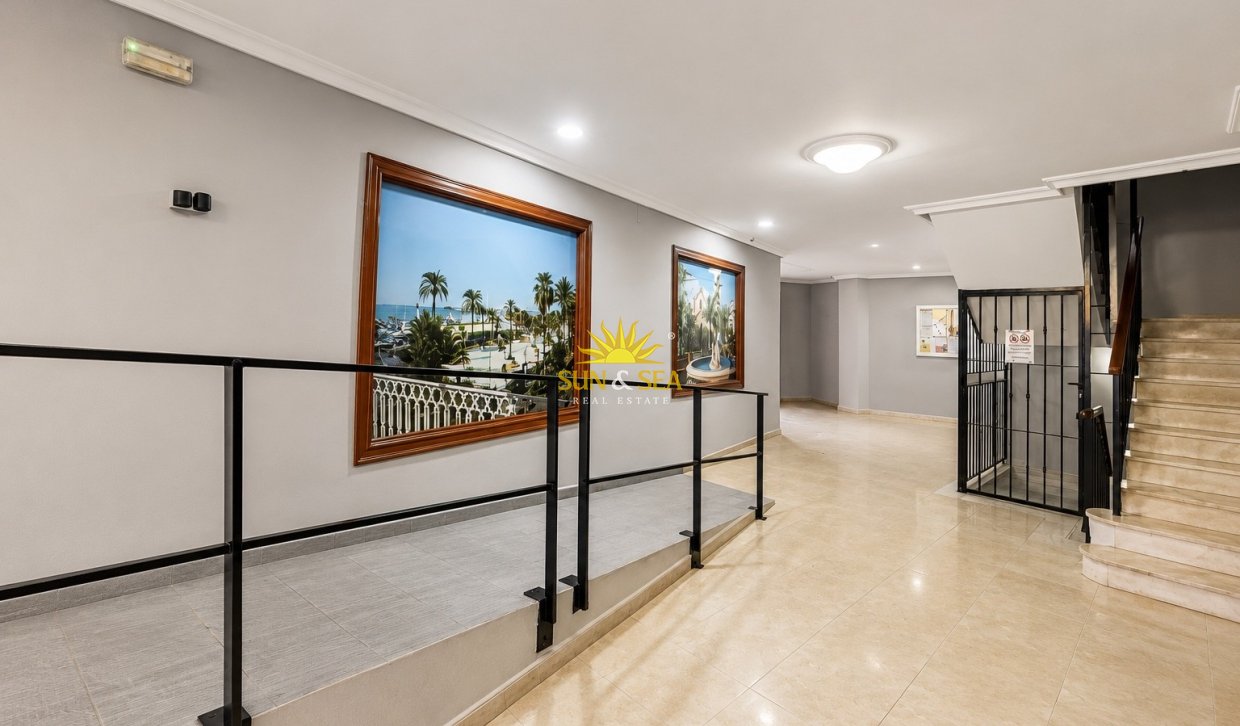Wiederverkauf - Wohnung - Torrevieja - Centro