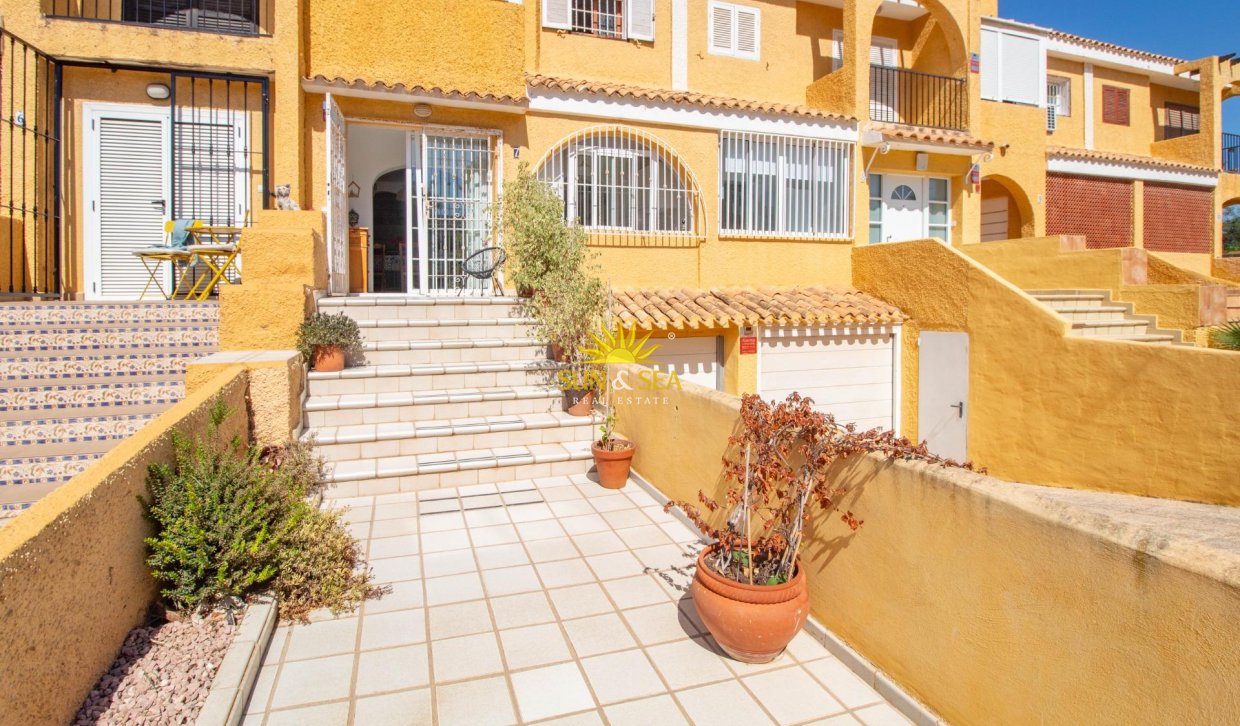 Resale - Villa / Semi detached - Cabo Roig