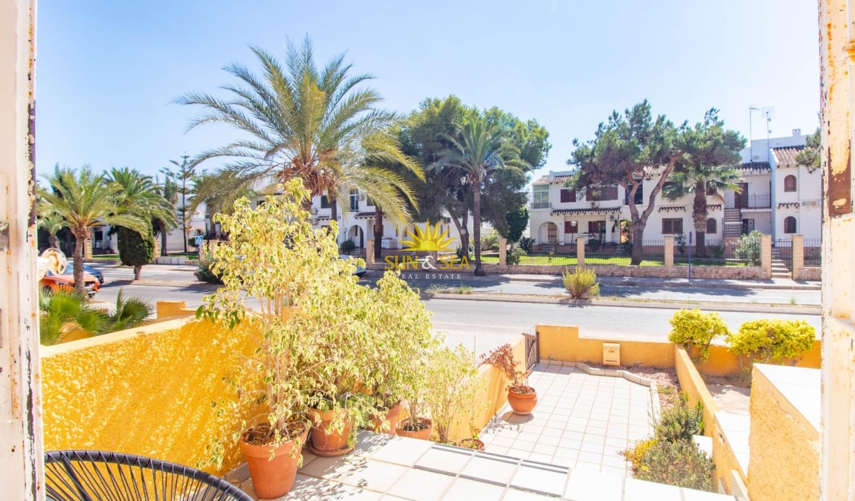 Resale - Villa / Semi detached - Cabo Roig