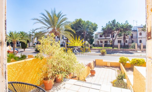 Resale - Villa / Semi detached - Cabo Roig