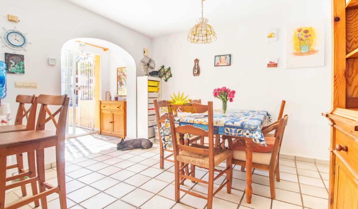 Resale - Villa / Semi detached - Cabo Roig