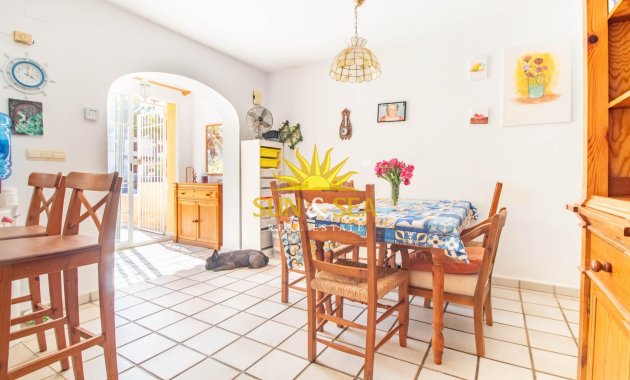 Resale - Villa / Semi detached - Cabo Roig