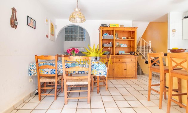 Resale - Villa / Semi detached - Cabo Roig
