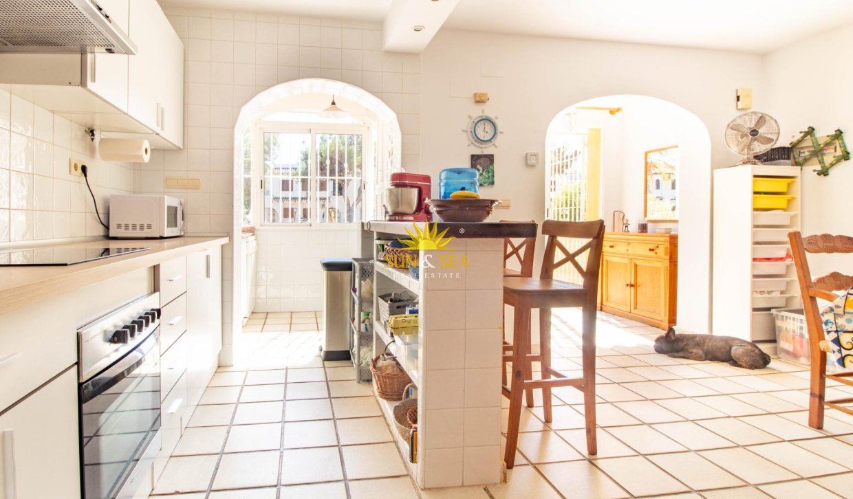 Resale - Villa / Semi detached - Cabo Roig